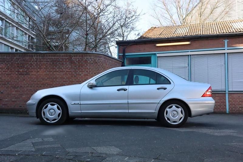 Gebraucht Mercedes C240 169 PS (124 kW) 2001 Grau Limousine