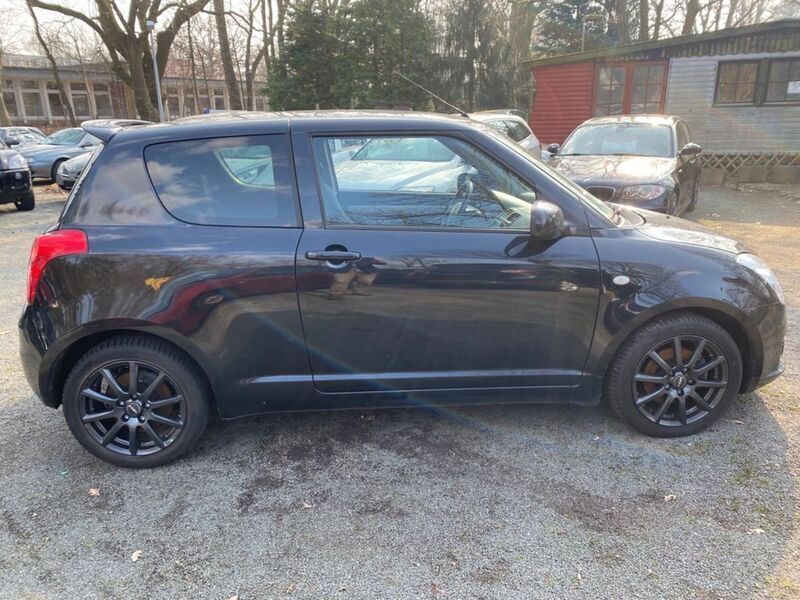 Second-hand Suzuki Swift 125 CP (91 kW) 2010 Negru Hatchback