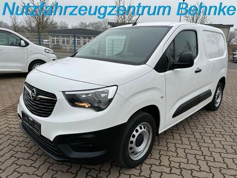 Weiß Gebraucht 2021 Opel Combo Selection Van / Kleinbus | 14.161 € (Fairer Preis) - Bild 1/4