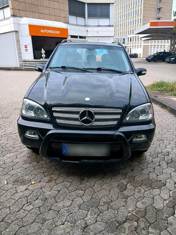 Schwarz Gebraucht 2004 Mercedes ML270 SUV | 3.800 € - Bild 1/4