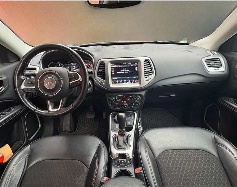 Gebraucht Jeep Compass 140 PS (102 kW) 2019 Grau SUV