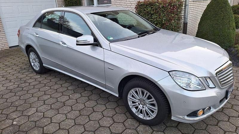 Gebraucht Mercedes E200 Elegance 184 PS (135 kW) 2009 Silber Limousine