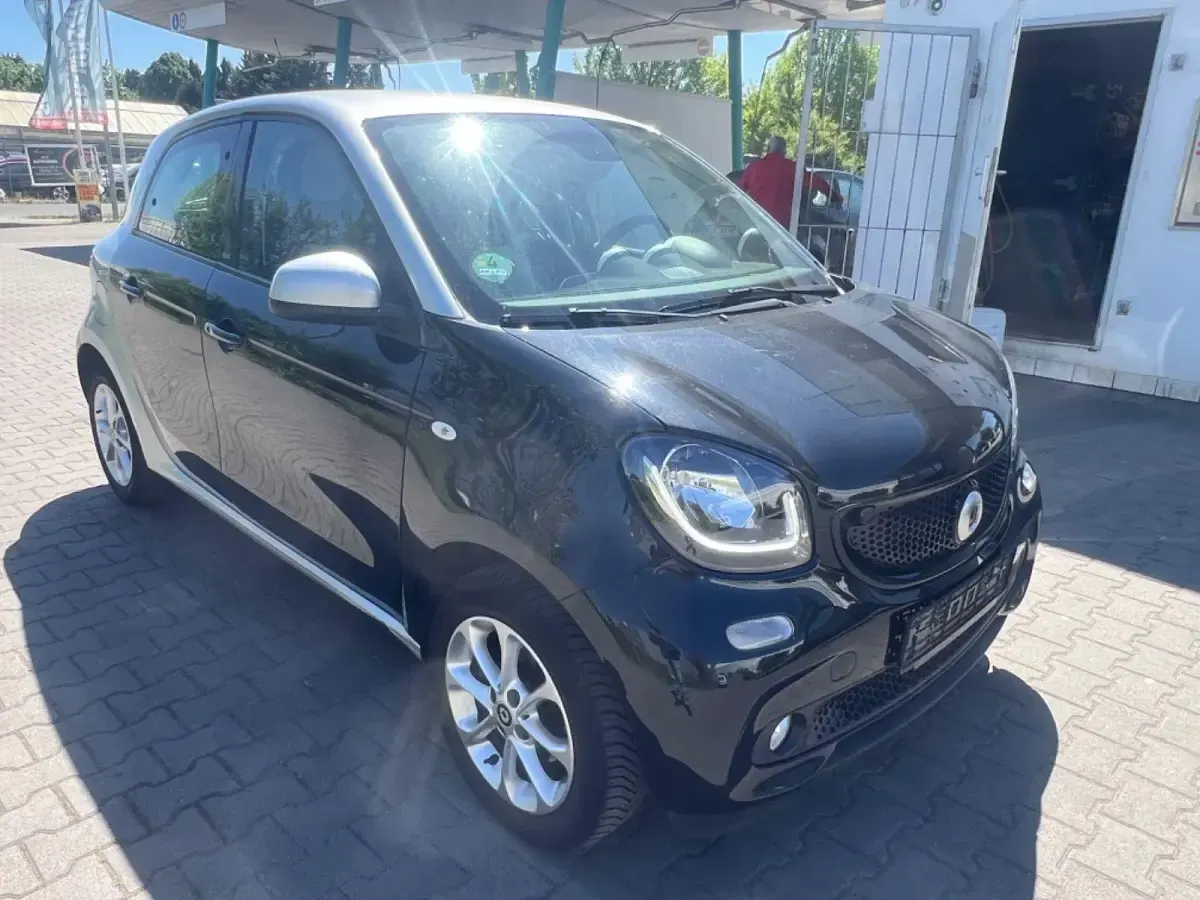 Second-hand Smart ForFour Basis 71 CP (52 kW) 2014 Negru Hatchback
