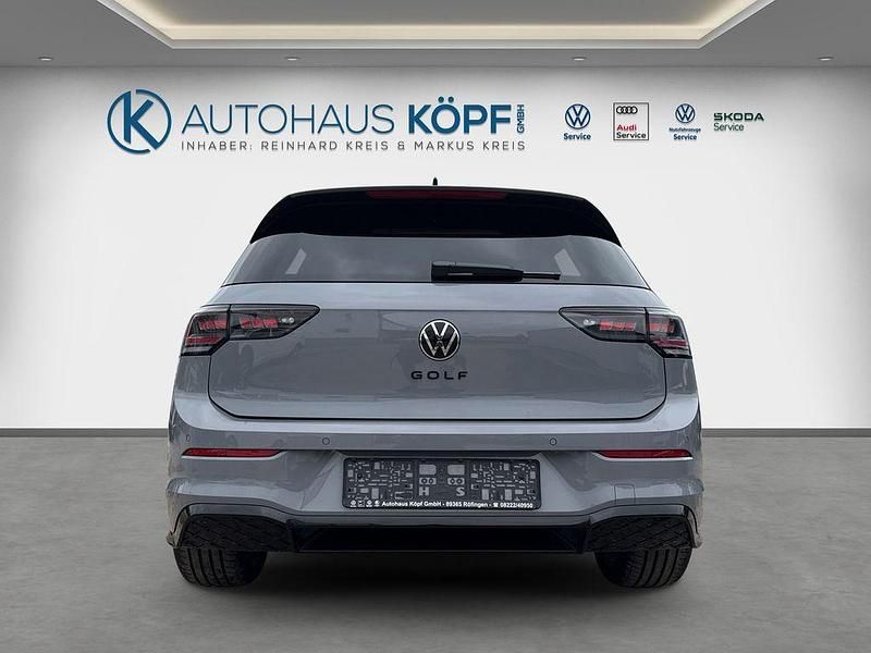 Neu VW Golf VIII Style 150 PS (110 kW) 2026 Grau Limousine