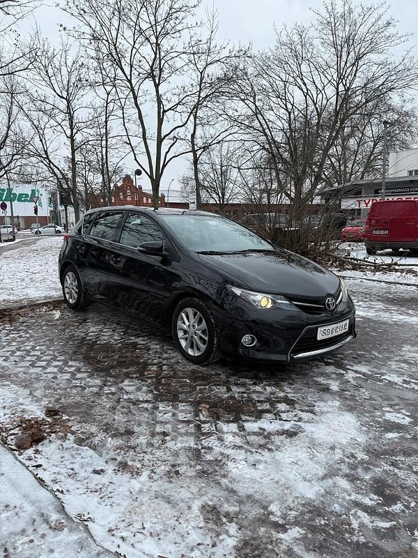 Schwarz Gebraucht 2013 Toyota Auris Limousine | 5.590 € (Fairer Preis) - Bild 1/4