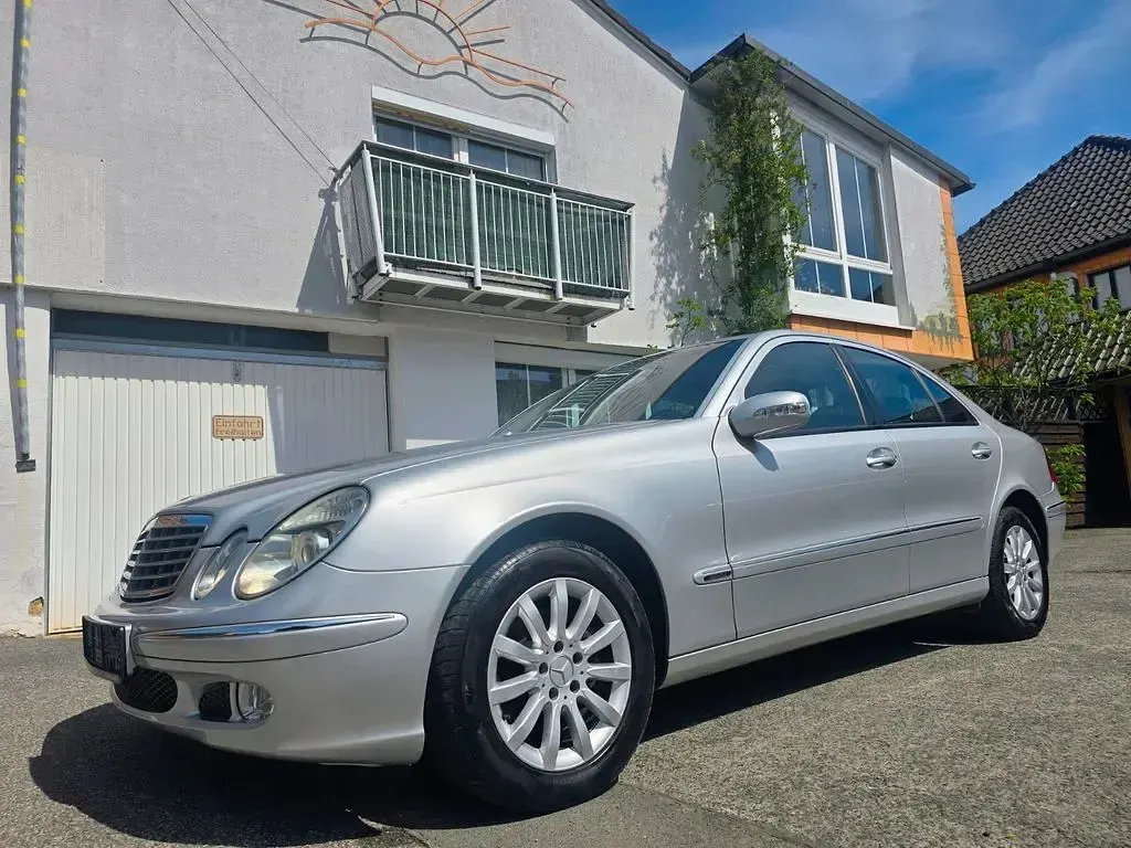 Gebraucht Mercedes E200 Elegance 163 PS (119 kW) 2003 Silber Limousine
