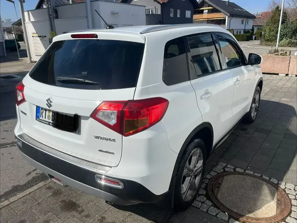 Gebraucht Suzuki Vitara Comfort 120 PS (88 kW) 2018 Weiß SUV