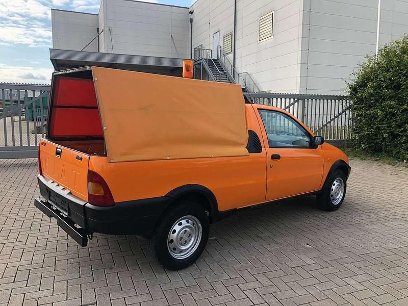 Gebraucht Fiat Strada 63 PS (46 kW) 2003 Kommunalorange (ral 2011) Abholung