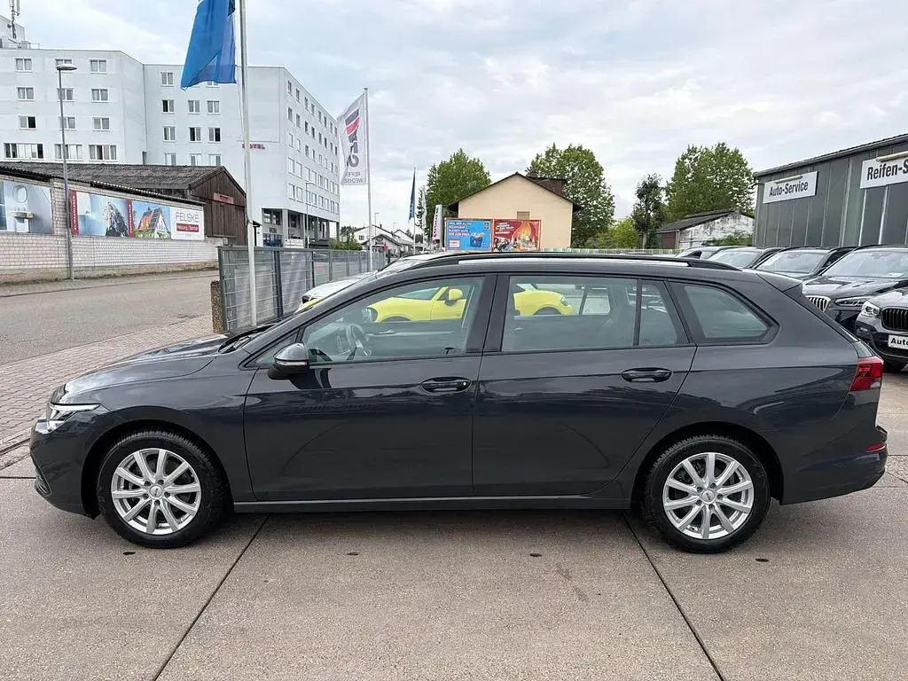 Gebraucht VW Golf VIII Life 110 PS (80 kW) 2023 Grau Kombi