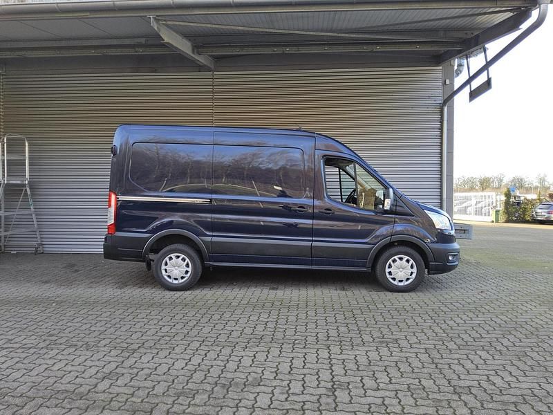 Gebraucht Ford Transit Trend 131 PS (96 kW) 2021 Blazerblau Limousine