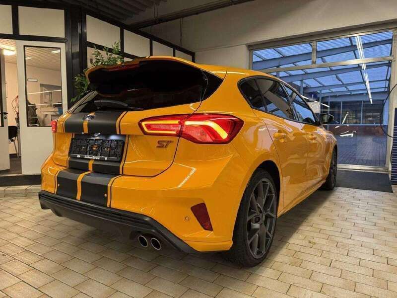 Gebraucht Ford Focus ST 190 PS (139 kW) 2021 Tropicalorange metallic (metallic) Limousine