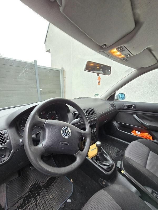 Grau Gebraucht 2001 VW Golf IV Basis Kleinwagen | 600 € (Superpreis) - Bild 1/4