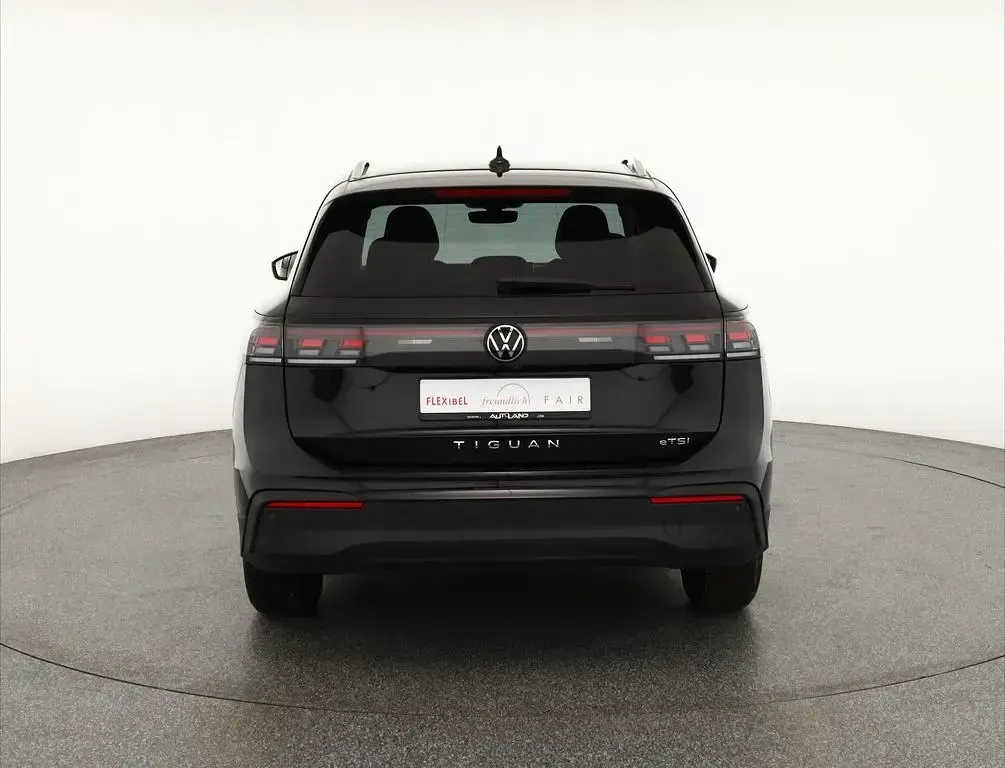 Gebraucht VW Tiguan 150 PS (110 kW) 2024 Schwarz SUV