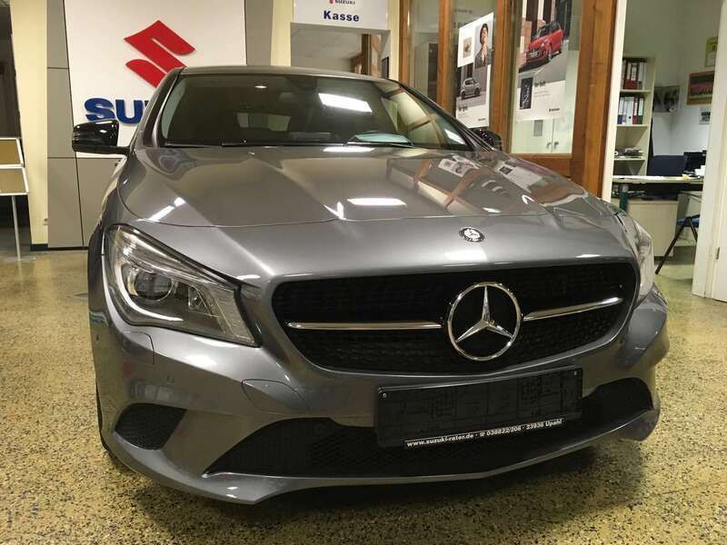 Grau Gebraucht 2016 Mercedes CLA200 Shooting Brake Urban Kombi | 19.990 € (Guter Preis) - Bild 1/4