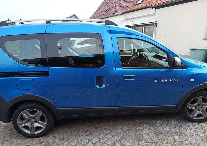 Gebraucht Dacia Dokker Stepway 131 PS (96 kW) 2020 Blau Van / Kleinbus