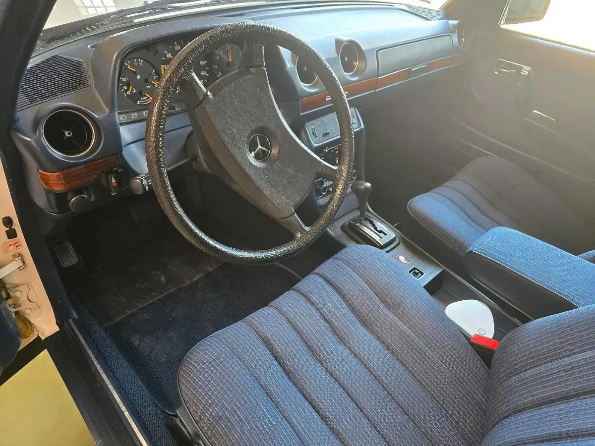 Gebraucht Mercedes 200 109 PS (80 kW) 1983 Limousine