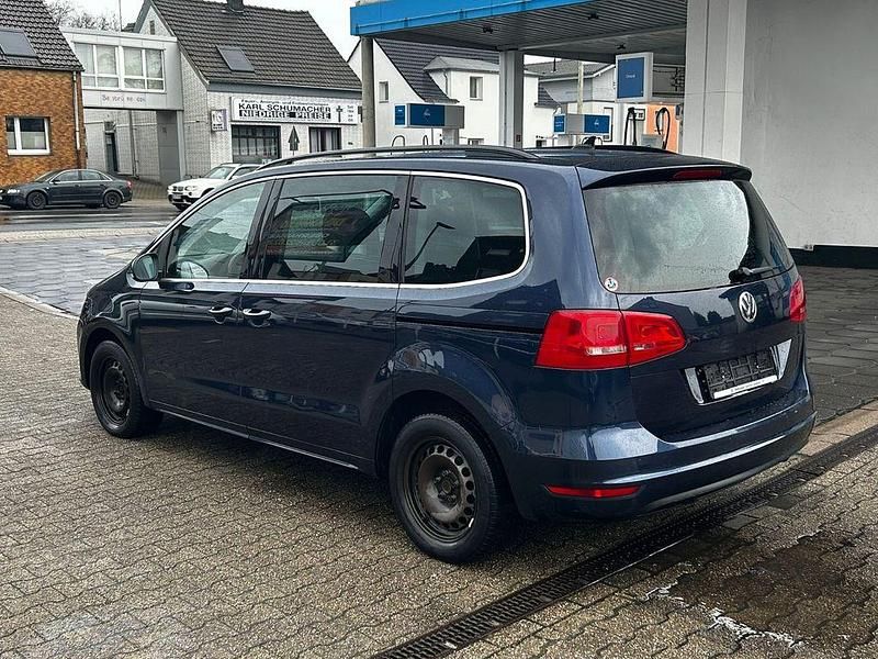 Gebraucht VW Sharan Comfortline 150 PS (110 kW) 2015 Blau Van / Kleinbus