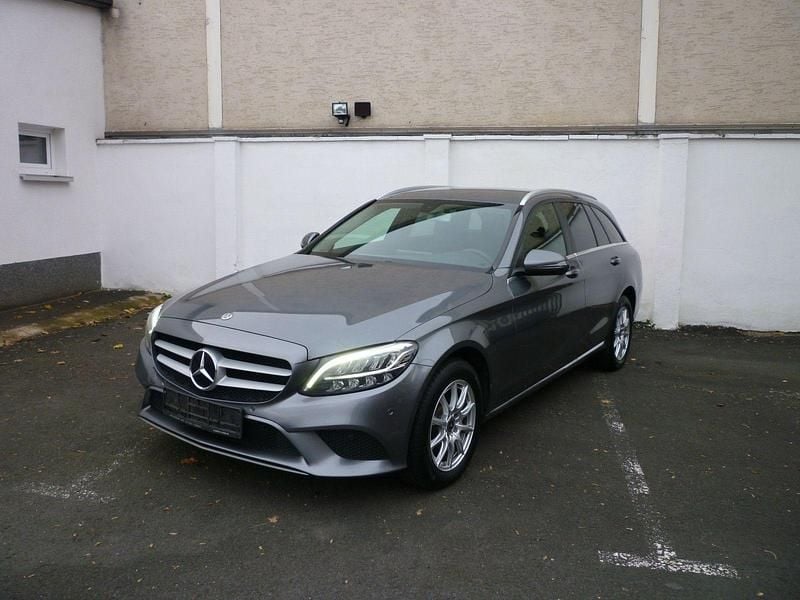 Grau Gebraucht 2019 Mercedes C200 Kombi | 14.800 € (Superpreis) - Bild 1/4