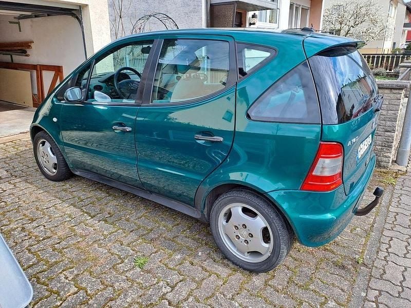 Gebraucht Mercedes A140 Elegance 82 PS (60 kW) 1999 Grün Van / Kleinbus