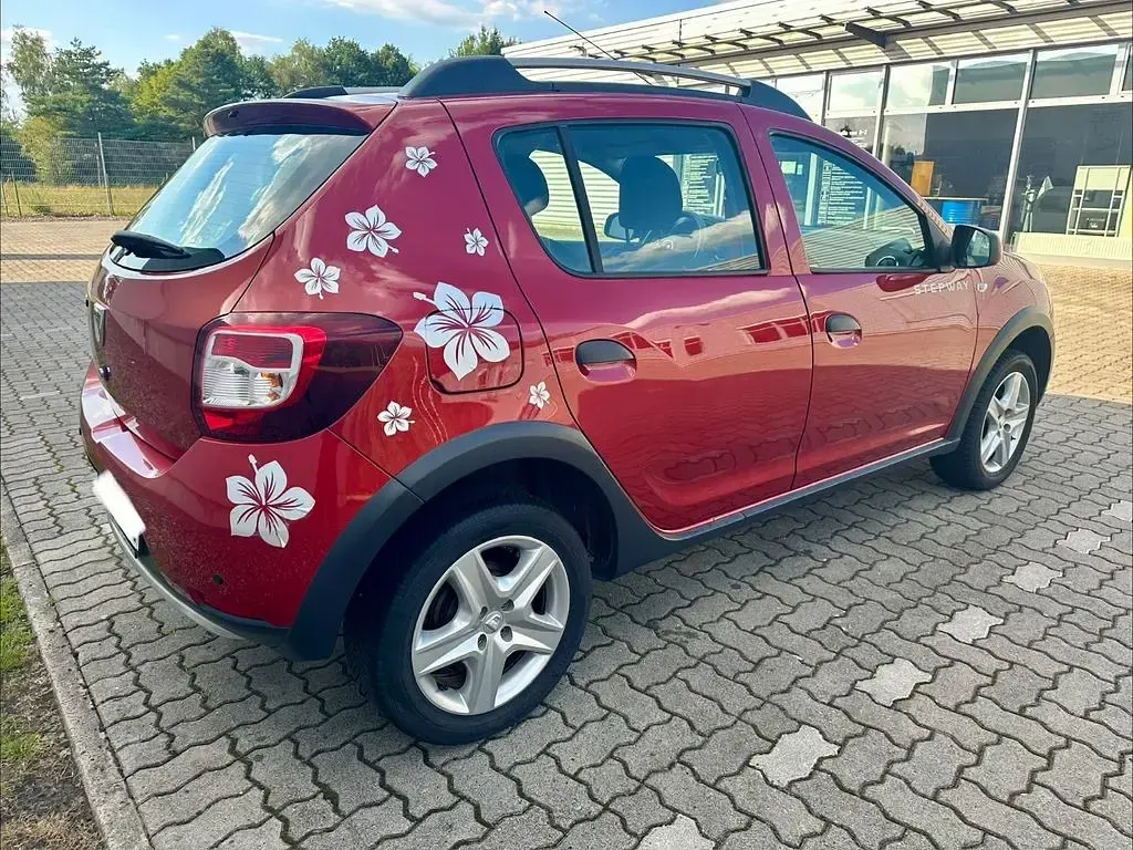 Gebraucht Dacia Sandero 90 PS (66 kW) 2015 Rot Limousine