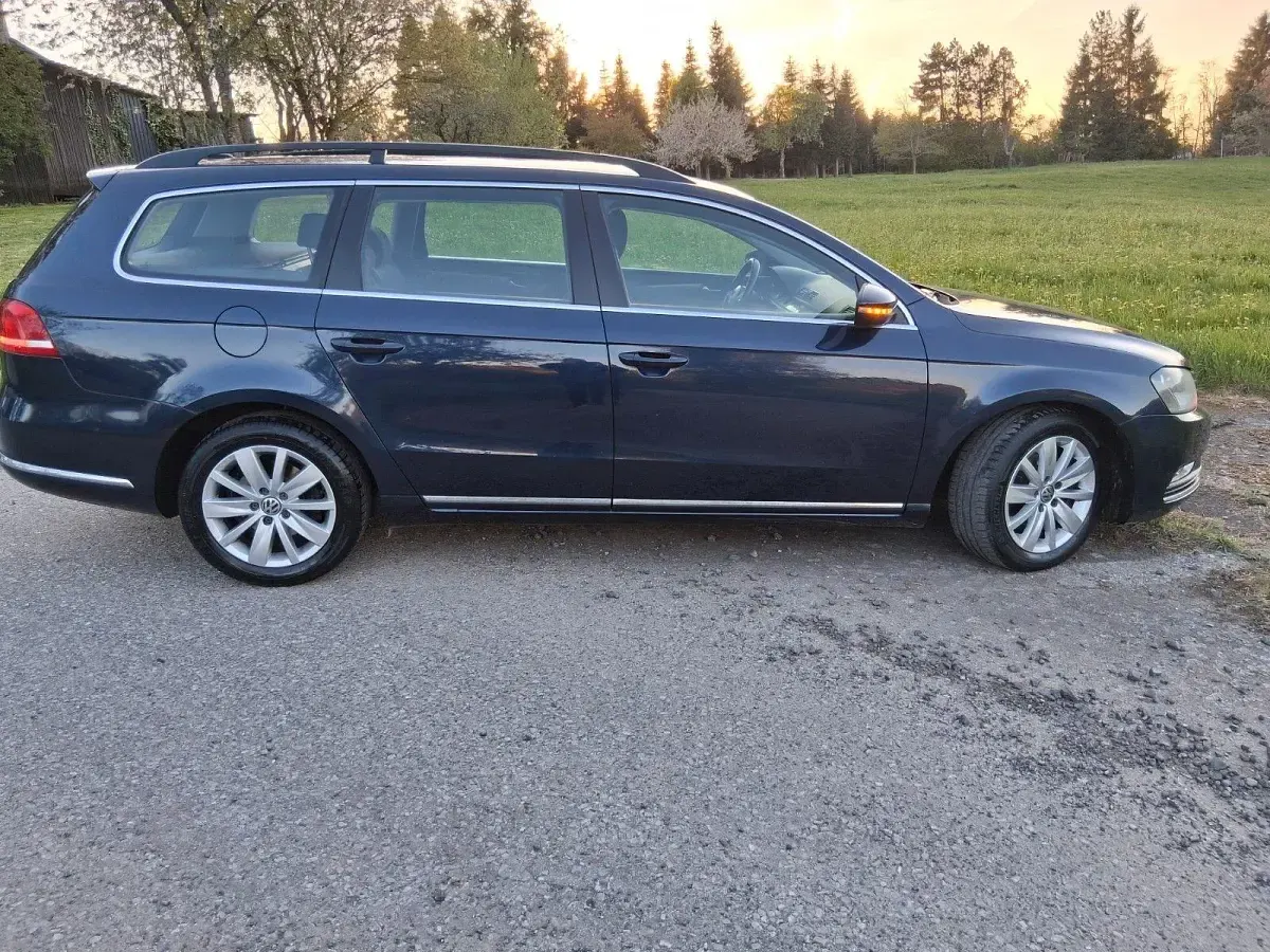 Gebraucht VW Passat 105 PS (77 kW) 2012 Blau Limousine