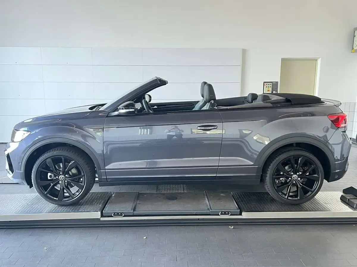 Neu VW T-Roc Cabriolet R-line 150 PS (110 kW) 2026 Rauchgrau metallic / schwarz Cabrio