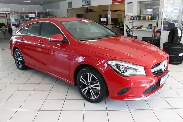 Gebraucht Mercedes CLA200 Shooting Brake 136 PS (100 kW) 2017 Jupiterrot  unilack Kombi