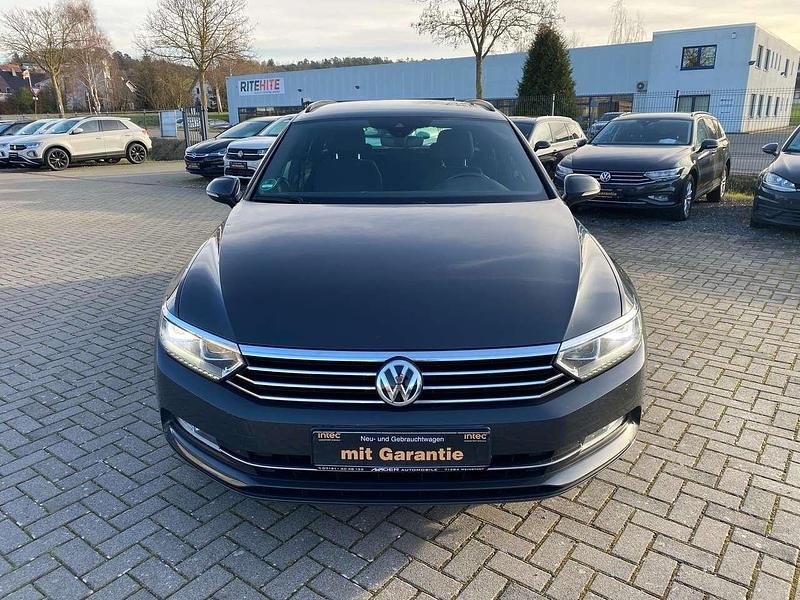 Gebraucht VW Passat Comfortline 150 PS (110 kW) 2018 Uranograu Kombi