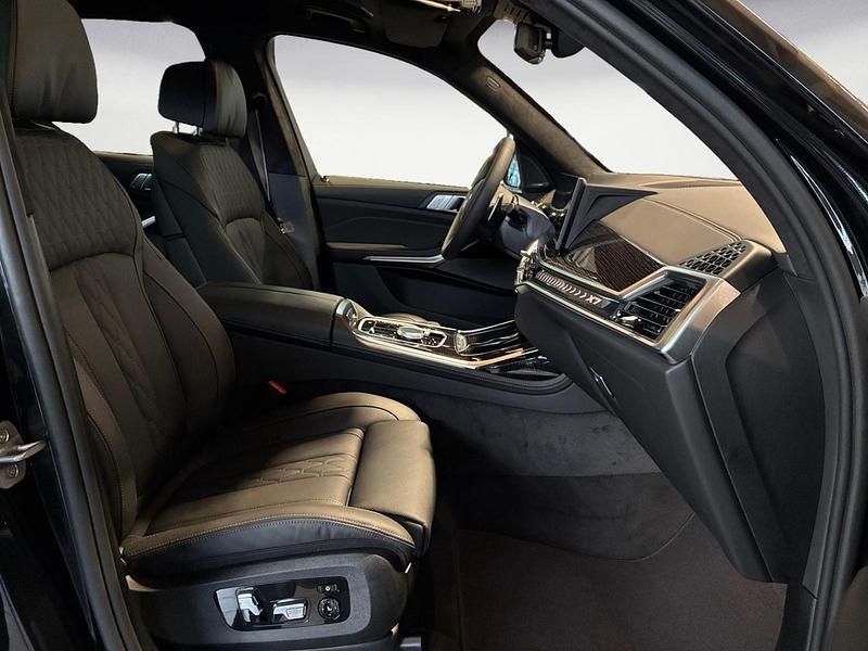 Neu BMW X7 352 PS (258 kW) 2026 Schwarz SUV