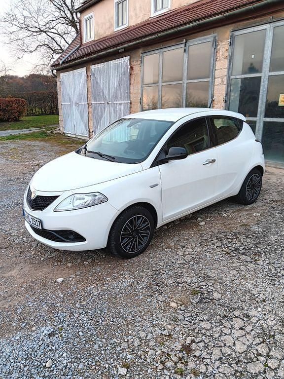 Schwarz Gebraucht 2020 Lancia Ypsilon Kleinwagen | 9.500 € - Bild 1/4