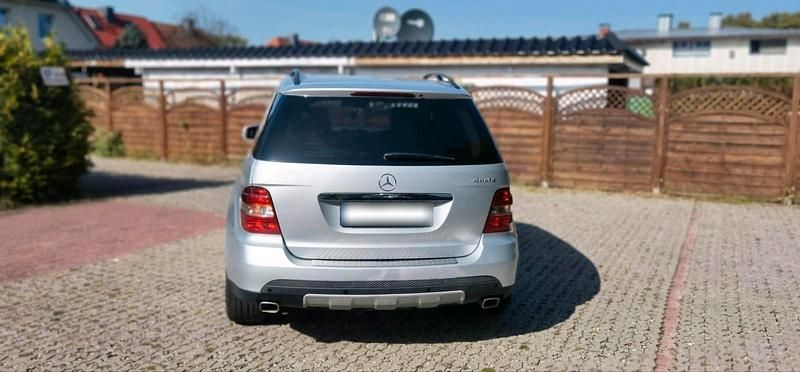 Gebraucht Mercedes ML320 224 PS (164 kW) 2007 Silber SUV
