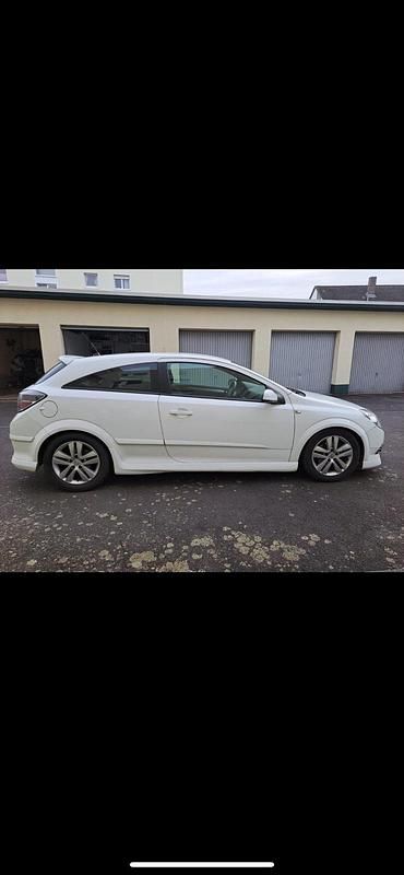 Gebraucht Opel Astra GTC OPC 140 PS (102 kW) 2009 Weiß Coupé