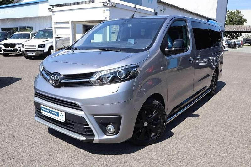 Silver metallic Gebraucht 2021 Toyota Proace Verso Executive Kombi | 34.985 € (Fairer Preis) - Bild 1/2