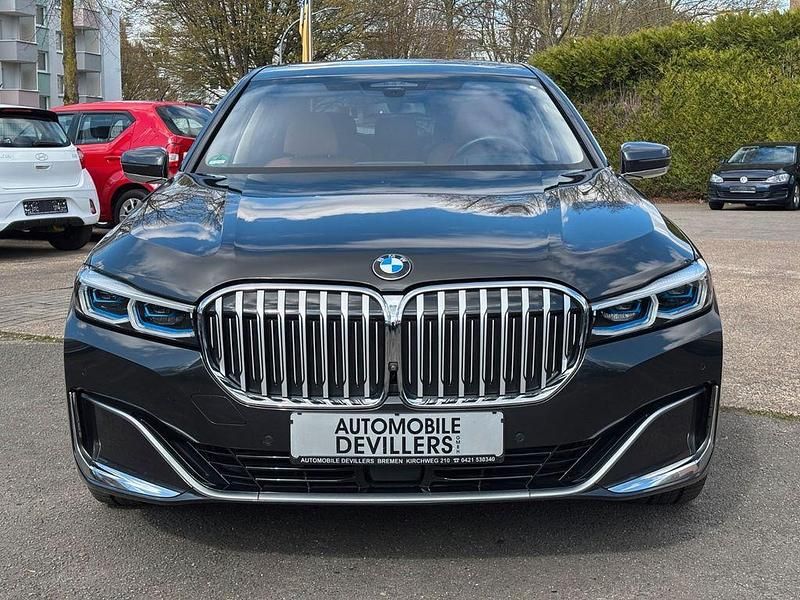 Gebraucht BMW 740 Sport Line 340 PS (250 kW) 2020 Grau Limousine
