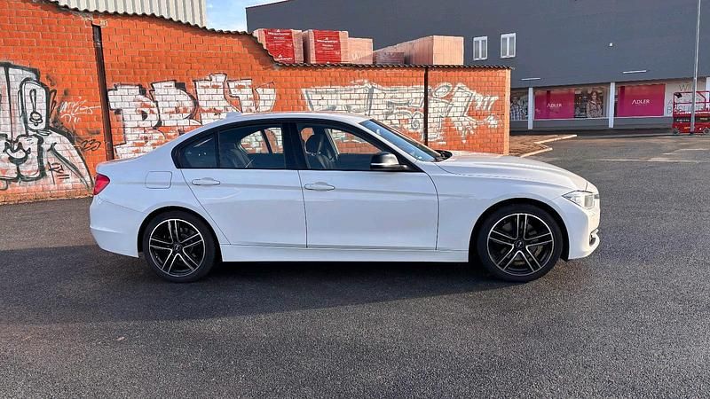 Gebraucht BMW 328 Sport Line 245 PS (180 kW) 2012 Weiß Limousine