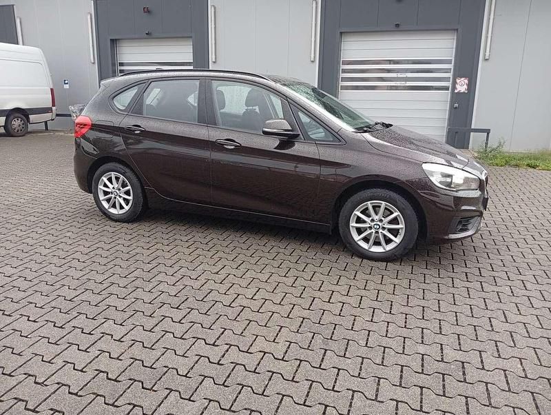 Bronze Gebraucht 2016 BMW 216 Gran Tourer Advantage Van / Kleinbus | 7.699 € - Bild 1/4