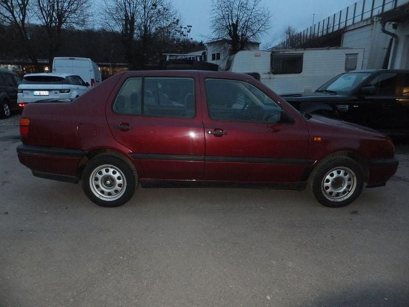 Gebraucht VW Vento 90 PS (66 kW) 1994 Violett Limousine
