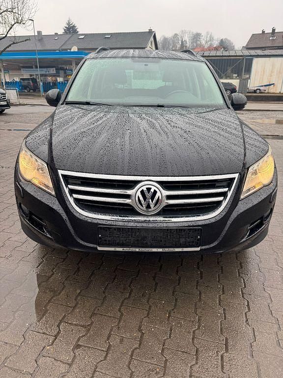 Schwarz Gebraucht 2009 VW Tiguan Team SUV | 7.899 € (Fairer Preis) - Bild 1/4