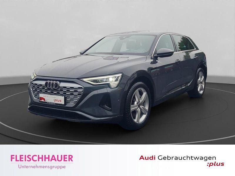 Grau Gebraucht 2024 Audi Q8 e-tron Advanced SUV | 64.440 € (Fairer Preis) - Bild 1/4