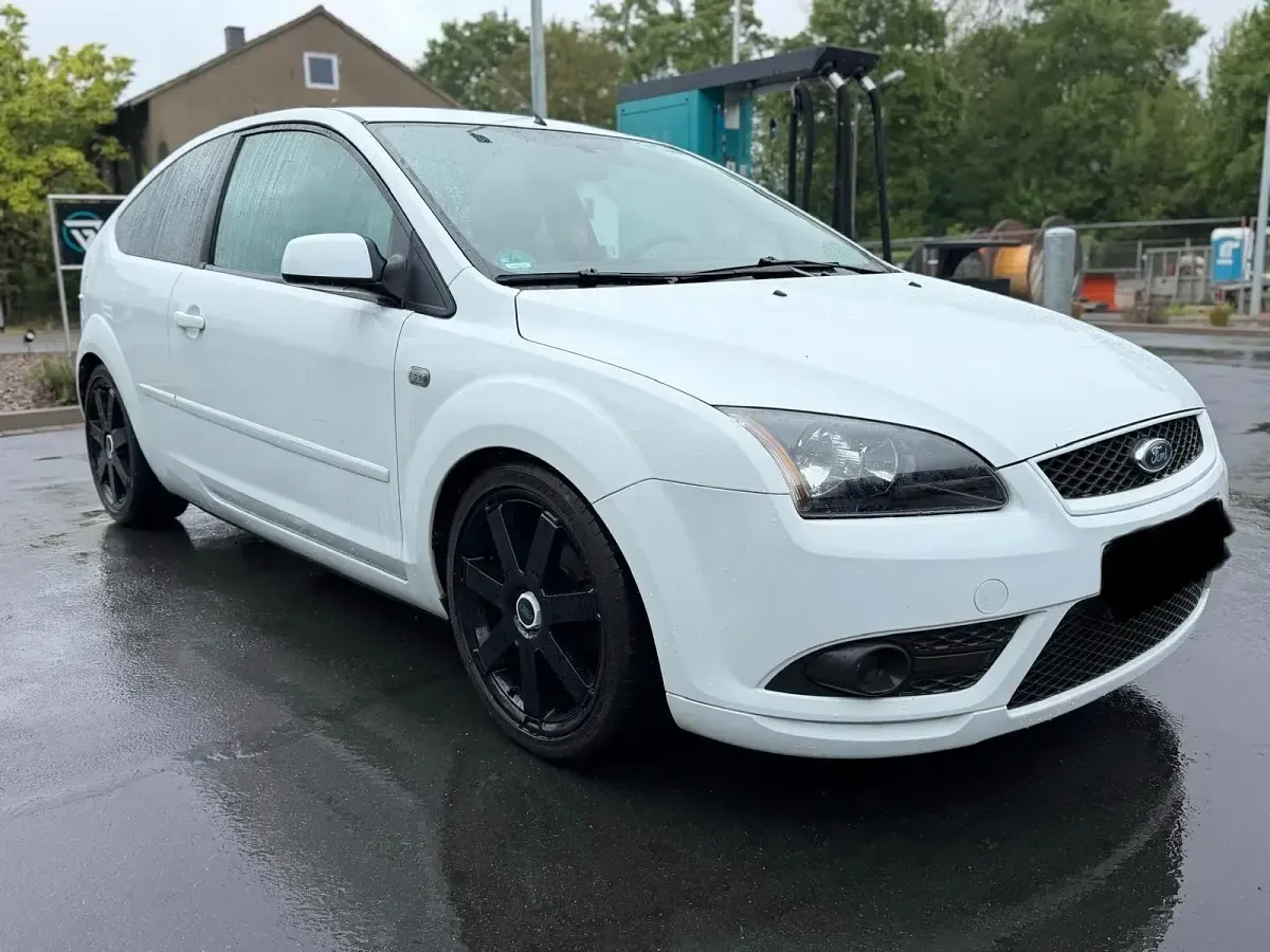 Used Ford Focus 116 HP (85 kW) 2007 White Coupe