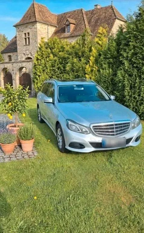 Gebraucht Mercedes E250 204 PS (150 kW) 2015 Silber Limousine