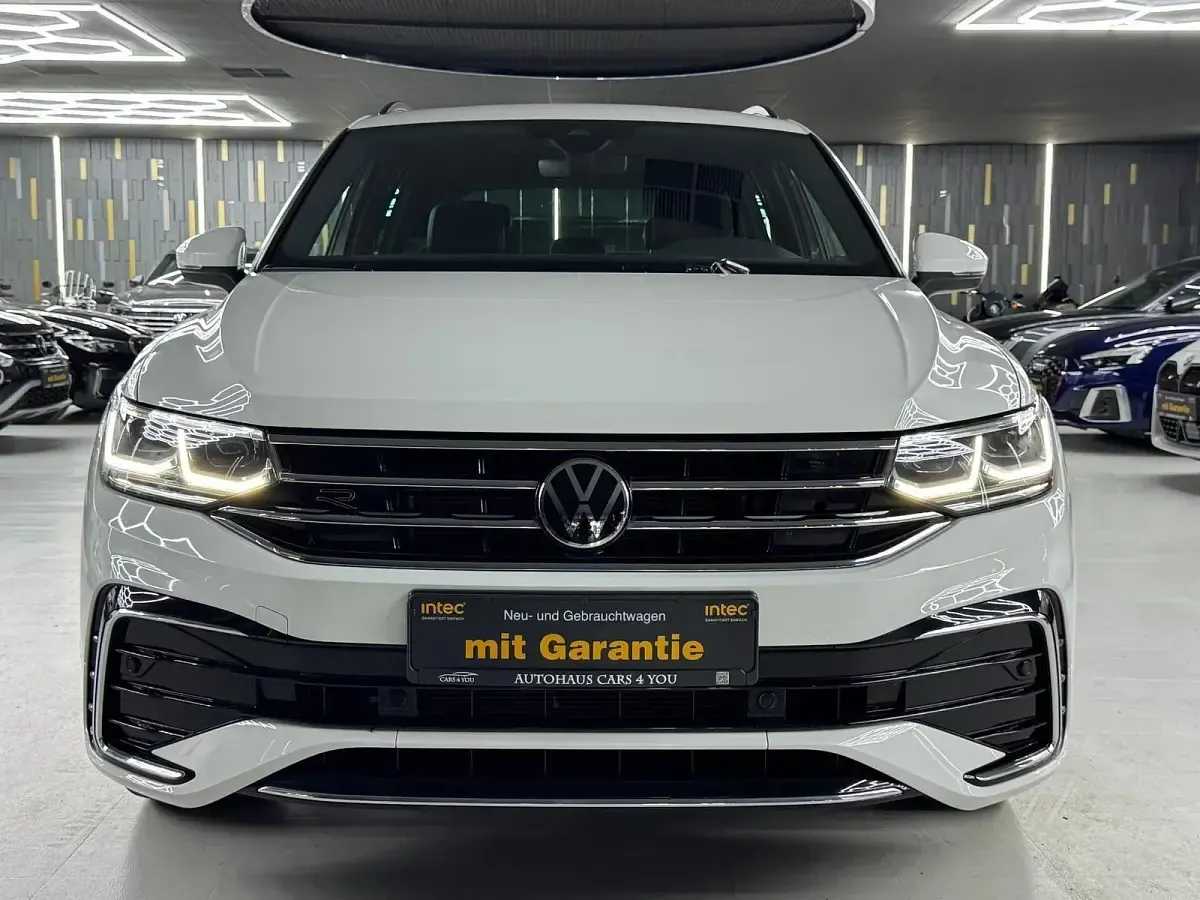 Gebraucht VW Tiguan R-line 150 PS (110 kW) 2024 Pure white SUV