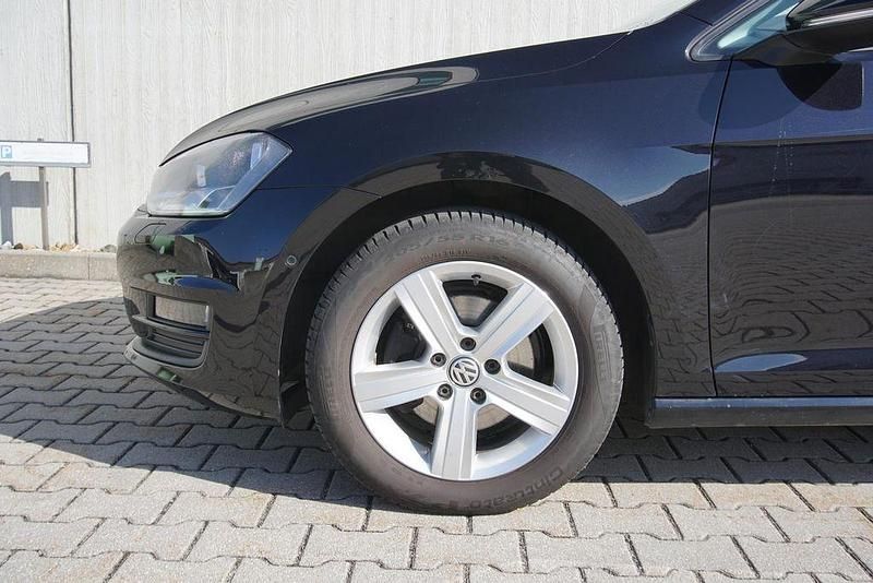Gebraucht VW Golf VII 105 PS (77 kW) 2013 Deep black perleffekt Limousine