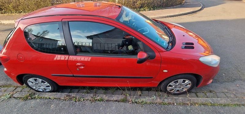Gebraucht Peugeot 206 60 PS (44 kW) 2010 Rot Limousine