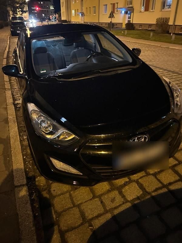 Schwarz Gebraucht 2013 Hyundai i30 Limousine | 4.500 € (Guter Preis) - Bild 1/3