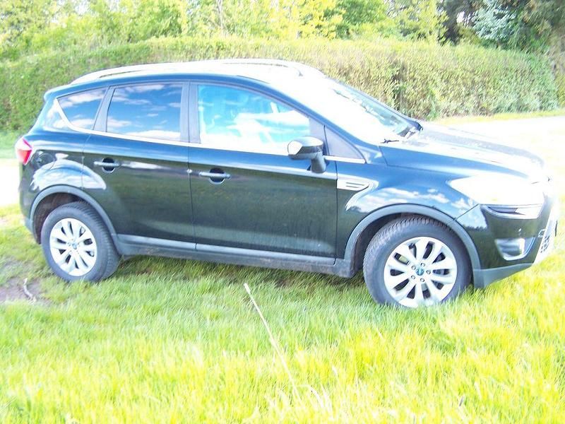 Gebraucht Ford Kuga Trend 163 PS (119 kW) 2010 Schwarz SUV