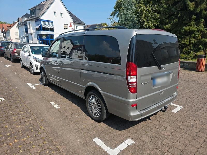 Grau Gebraucht 2011 Mercedes Viano Edition Van / Kleinbus | 13.650 € (Superpreis) - Bild 1/4