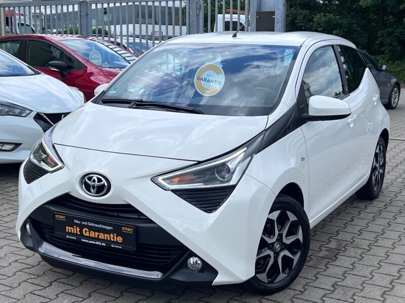 Weiß Gebraucht 2020 Toyota Aygo X-play Kleinwagen | 9.200 € (Fairer Preis) - Bild 1/4