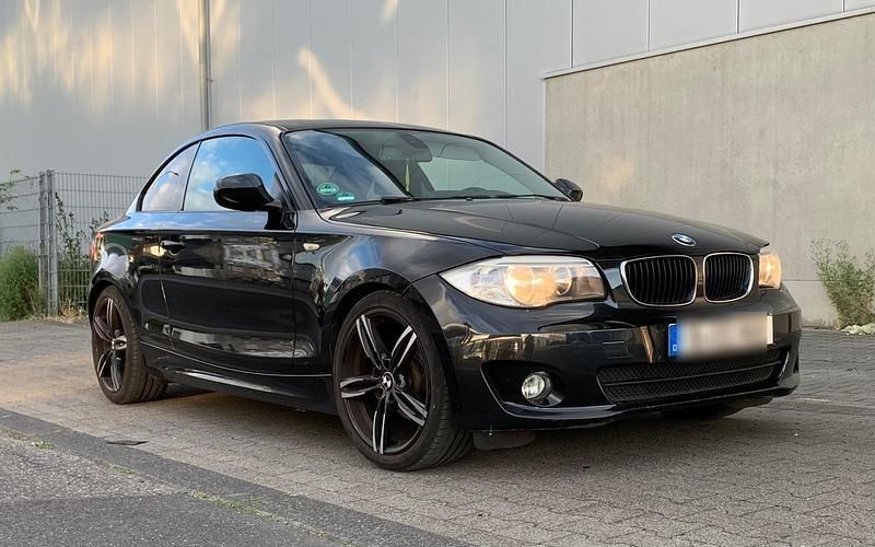 Schwarz Gebraucht 2011 BMW 120 Coupé Coupé | 6.000 € (Guter Preis) - Bild 1/4