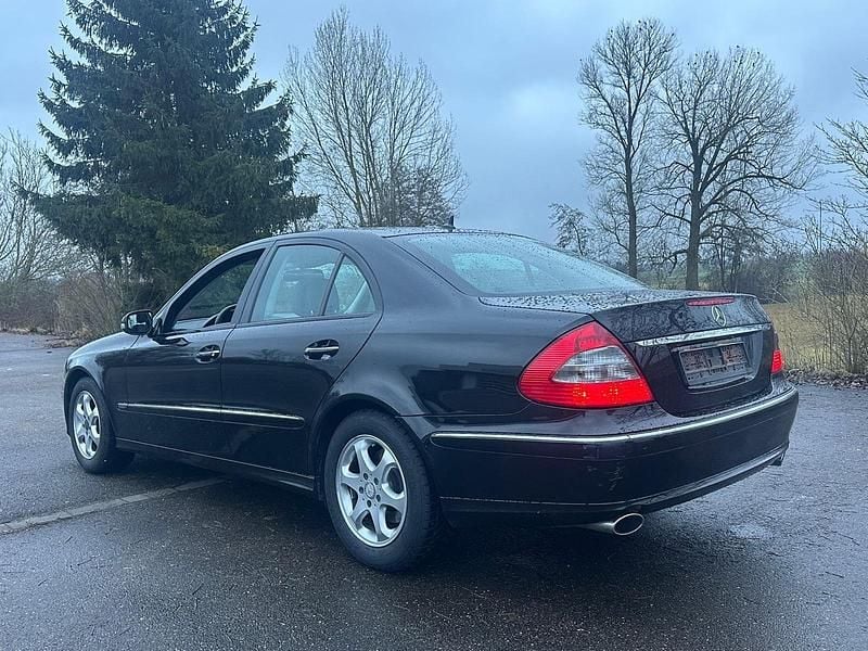 Gebraucht Mercedes E350 292 PS (214 kW) 2008 Blau Limousine